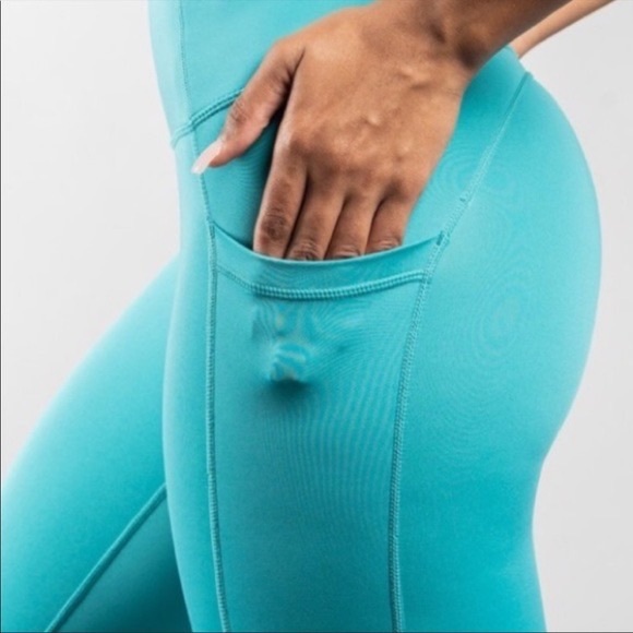 BNWT Buffbunny Luna Leggings- Bora Bora - Picture 5 of 11